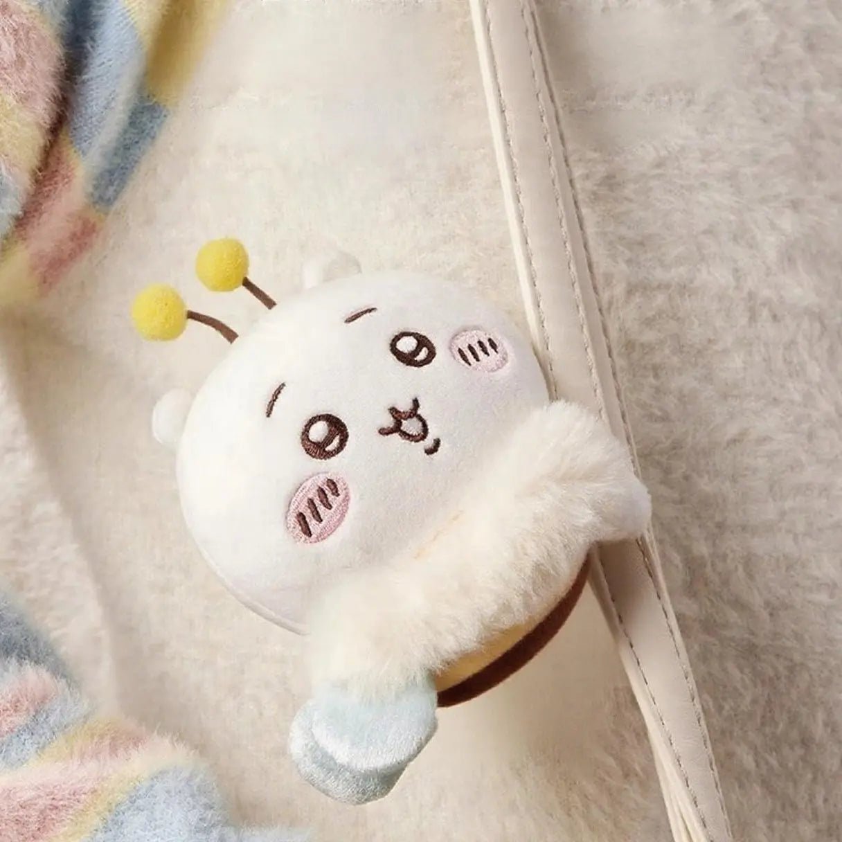 MINISO Chiikawa Cherry Blossom Bee Plush Clip - Qootoy - Hong Kong Ying Yue Development Limited